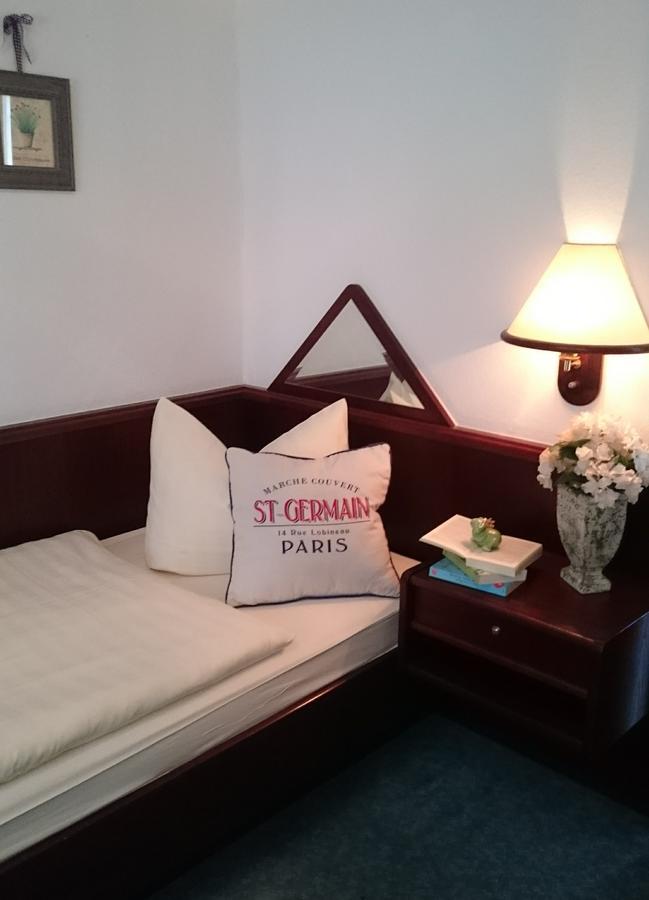 Hotel Froschkoenig Battenhausen Екстериор снимка